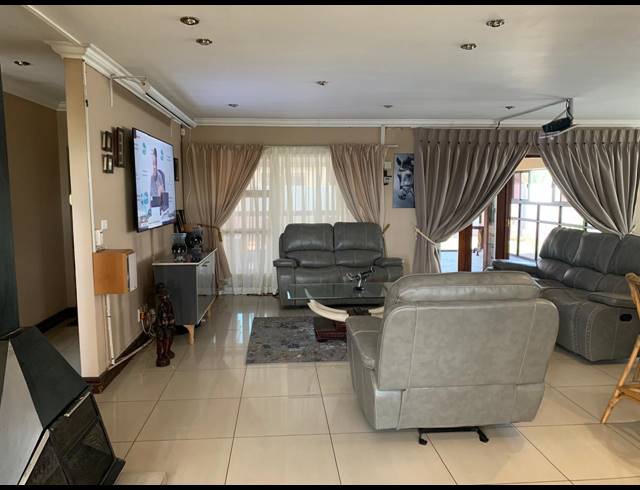 3 BEDROOM HOUSE FOR SALE IN VANDERBIJLPARK SE 8